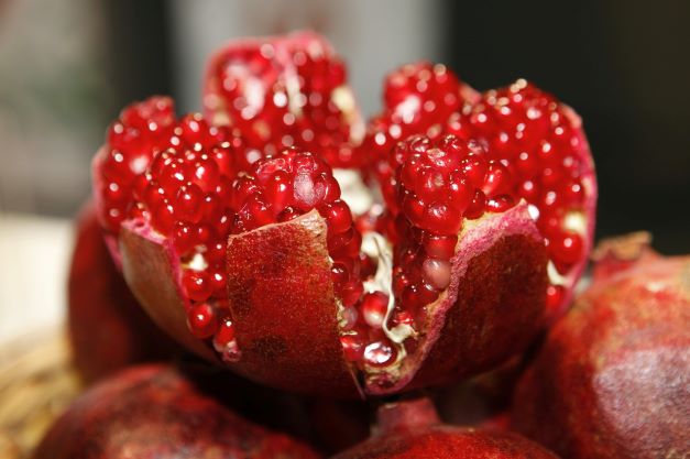 benefits of pomegranate for increasing iron in body